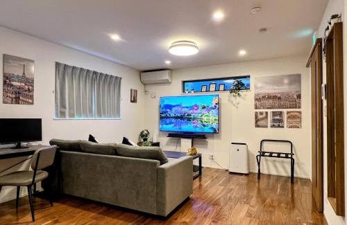 Suginami House | Brand New Modern Haven 7-Min Walk to Shinkoenji Station 9-Min Train to Shinjuku
