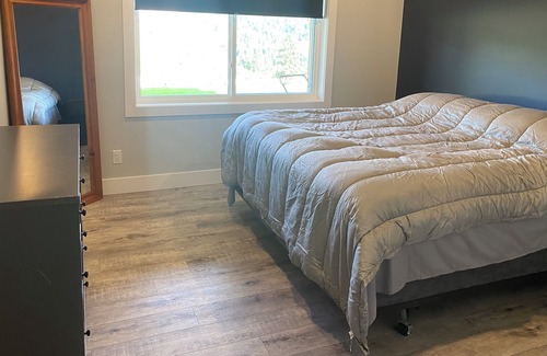 Foothills House | Brand New Mountain View 2 Bedroom 1200sq ft Walk out Suite