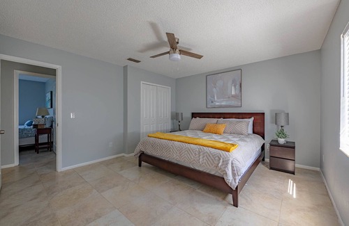 Orlando House | BRAND NEW PAINTED VACATION HOME (Minutes to UCF)