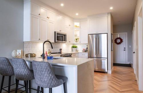 Harrison Hot Springs House | Brand New Penthouse with Lake and Mtn Views