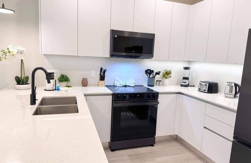 Four Corners House | Brand New Pool Home near Disney | Resort Access