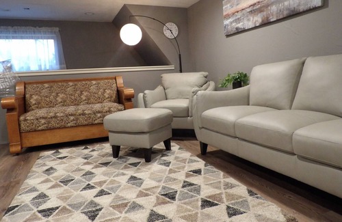 Joplin Apartment | Brand new quiet and secluded, upstairs apartment with full amenities and deck.