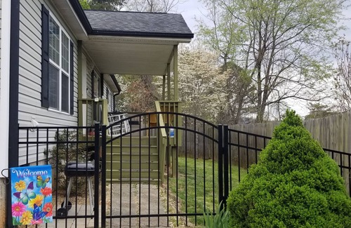Alexander House | Brand new refresh! Comfy & fabulous views! Near Asheville and Weaverville.