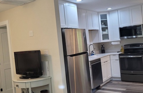 Tarpon Springs House | Brand new remodel. Adorable 2-bedroom 1 bath house in downtown Tarpon Springs