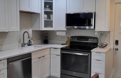 Tarpon Springs House | Brand new remodel. Adorable 2-bedroom 1 bath house in downtown Tarpon Springs