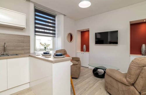 Aberdeen West End Apartment | Brand New - Remodeled Luxury - West End