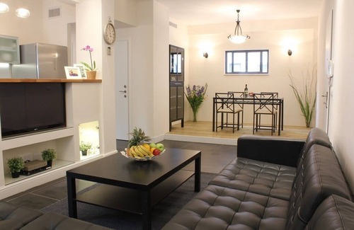 Tel Aviv City Center Apartment | Brand New Renovated 2BR Apt, Sleeps 5