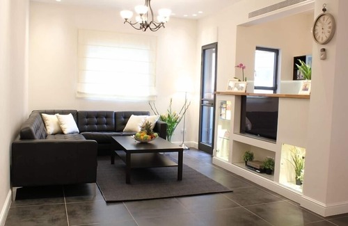 Tel Aviv City Center Apartment | Brand New Renovated 2BR Apt, Sleeps 5