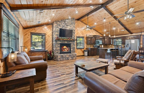 Golden Cabin | Brand New Secluded Cabin with Meadow Views