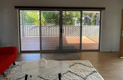 Rosslea House | BRAND NEW Spacious 4 bedroom house - FREE Wi-Fi
