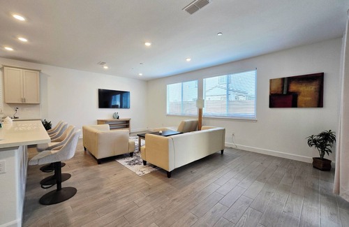Roseville House | Brand New Spacious 4-BR house in lovely Roseville