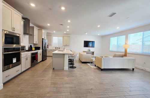 Roseville House | Brand New Spacious 4-BR house in lovely Roseville