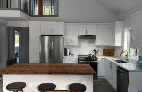 Fraser Valley Regional District House | Brand New Spacious 5-Bed Retreat in Sunshine Valley