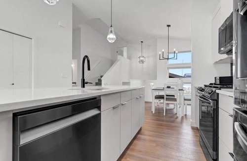 Grande Prairie House | Brand new Stunning Airbnb 3 bed with garage.