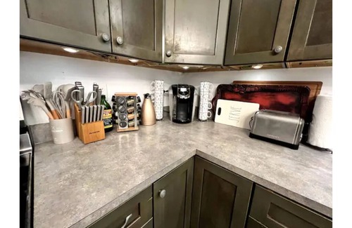 High Springs House | Brand New! The Springs House - 1 Mile to Ginnie!!!