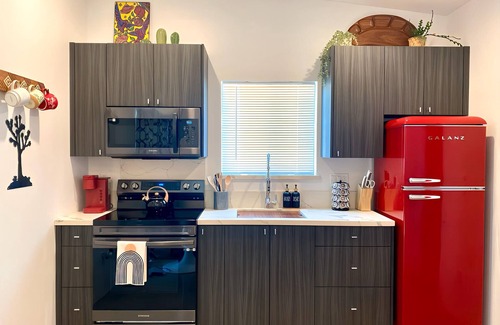 Joshua Tree Apartment | Brand New Tiny Home in Joshua Tree with Enchanting Mountain Views
