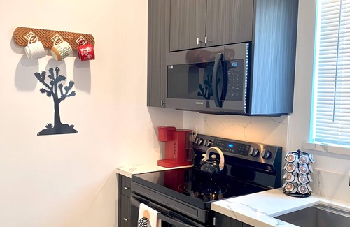 Joshua Tree Apartment | Brand New Tiny Home in Joshua Tree with Enchanting Mountain Views