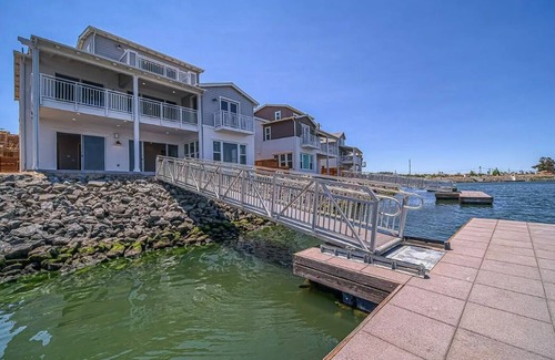 Bethel Island House | Brand new! water front 4beds/4.5 baths with loft + Crows nest in Bethel Island