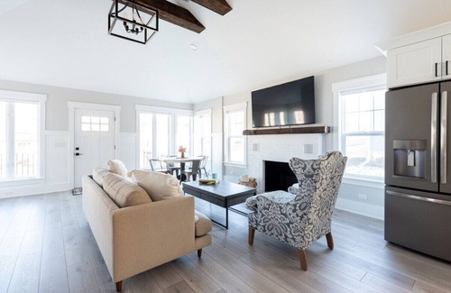 Williams Bay House | Brand New Williams Bay Stunner | 1/2 Mile to Lake |Firepit |Dogs Ok |Walk to town