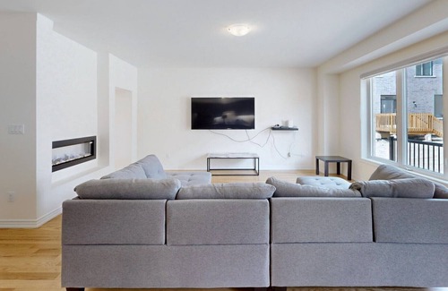 Durham Region House | *BrandNew* 5 Bed 3 Bath Cozy Getaway Home