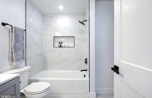 Northeast House | BrandNew Luxury Capitol Hill APT! Near Free Trolly