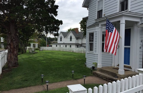 Pine Orchard House | Branford-Pine Orchard Beach