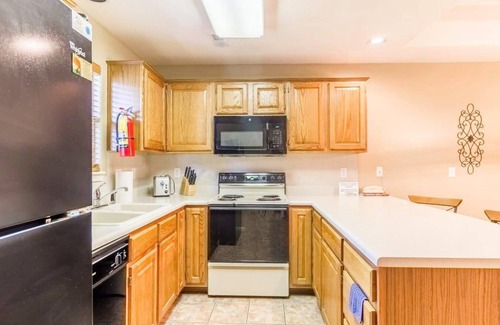 Branson West Apartment | Branson Condo at Stonebridge Golf Resort with Pool and Wi-Fi near Silver Dollar
