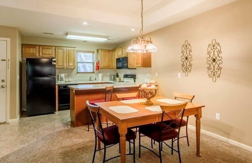 Branson West Apartment | Branson Condo at Stonebridge Golf Resort with Pool and Wi-Fi near Silver Dollar