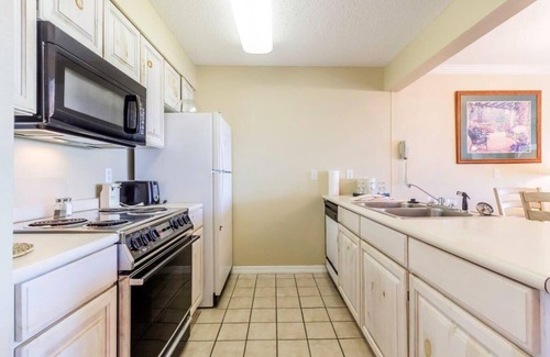 Indian Point Apartment | Branson Condo on Table Rock Lake with Pool and WiFI near Silver Dollar City