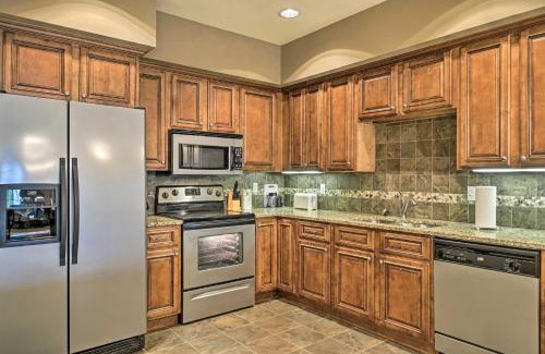 Branson Apartment | Branson Condo with Balcony, 3 Miles to Downtown