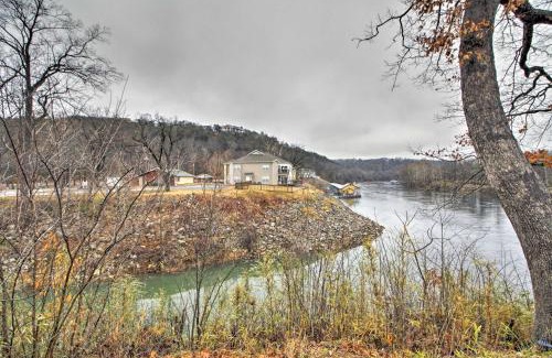 Table Rock Apartment | Branson Resort Condo with Lake Taneycomo Access!