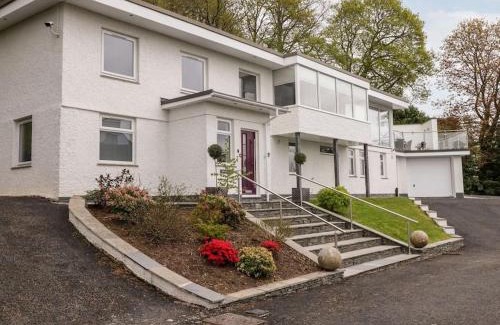 Bowness-on-Windermere House | BRANTLEA Detached 4 Bed Home, Hot Tub, Lake View, Parking, Pet Friendly