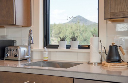 Powell Butte House | Brasada Ranch Retreat | Hot Tub + Views | Resort Access w/Pools | Hat Rock Loop