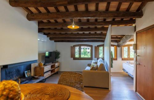 Barri Vell Apartment | Bravissimo Calderes El Bou, with river view