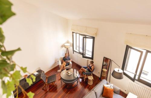 Old Town Apartment | Bravissimo Cort Reial Palau, Duplex penthouse