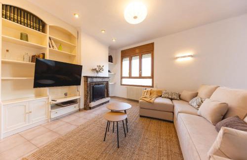 Eixample Apartment | Bravissimo El Lleó, bright 4-bedroom apartment