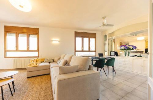 Eixample Apartment | Bravissimo El Lleó, bright 4-bedroom apartment