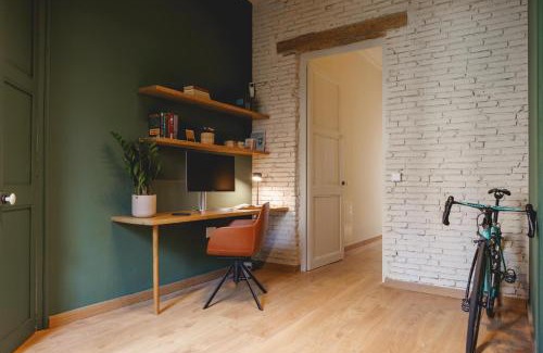 Barri Vell Apartment | Bravissimo Estudi Verd, in the Historic Centre
