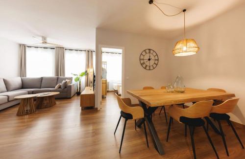 Eixample Apartment | Bravissimo Figuerola, Spacious 3-bedroom apartment