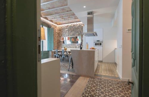 Old Town Apartment | Bravissimo Mercaders, beautiful 3 bedroom apartment