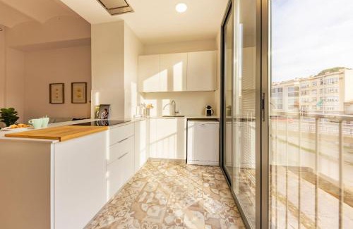 Eixample Apartment | Bravissimo Riu Onyar, modern 3 bedroom apartment