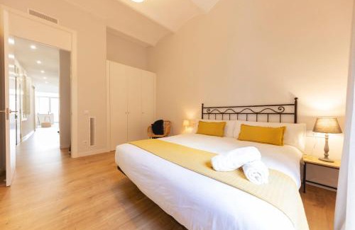Eixample Apartment | Bravissimo Riu Onyar, modern 3 bedroom apartment
