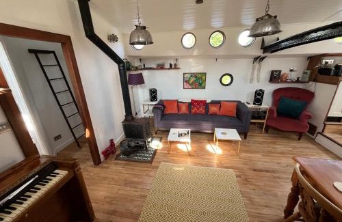 Bray on Thames Boat Rental | Bray Marina boat house