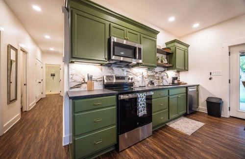 Gholson House | Brazos River Escape+Hot Tub+Pickleball+Firepit+Fishing+Kayaking+Nature Trail
