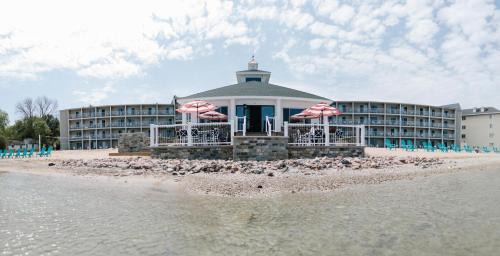 St Ignace Hotel | Breakers Resort - Lakeside