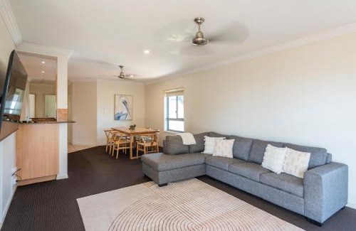 Yamba House | Breakers Unit 1 8 - LJHooker Yamba
