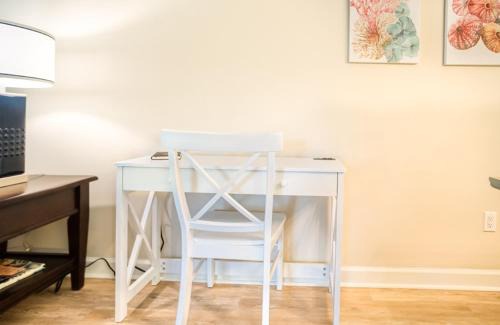 Sanibel Apartment | Breakers West C1 condo