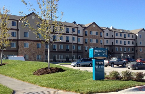 Lincoln Apartment | Breakfast, Pool, Prime Location Near UNL