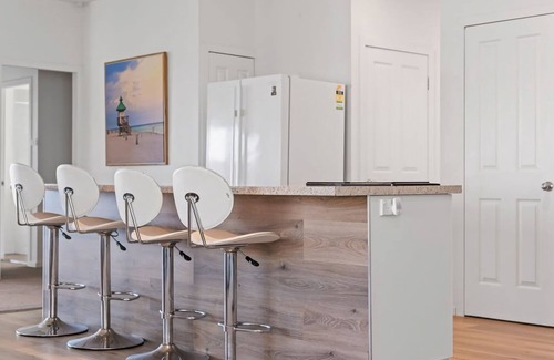 Mirrabooka House | Breath taking Bay Views Private Pad Spacious