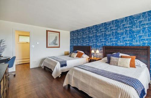 Petoskey House | Breath taking Lake Views 5 min to DT Petoskey